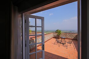 Victoria Nui Sam Lodge