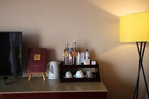 Victoria Nui Sam Lodge