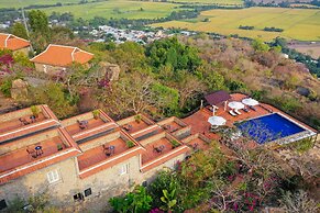 Victoria Nui Sam Lodge
