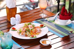 Victoria Nui Sam Lodge