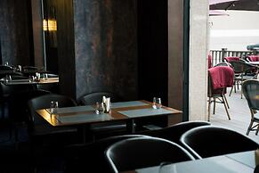 Chinggis Khaan Hotel