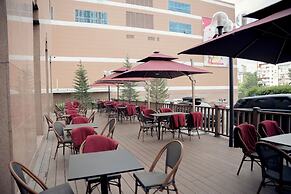 Chinggis Khaan Hotel