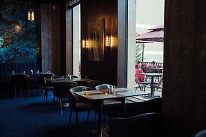 Chinggis Khaan Hotel