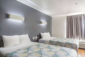 Motel 6 Laredo, TX - Airport