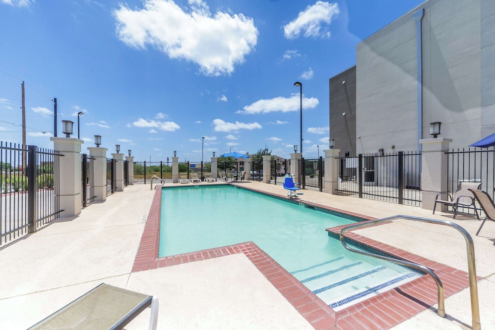 Motel 6 Laredo, TX - Airport