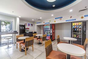 Motel 6 Laredo, TX - Airport