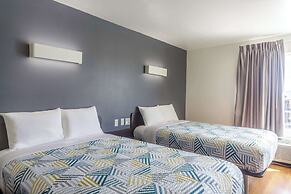 Motel 6 Laredo, TX - Airport
