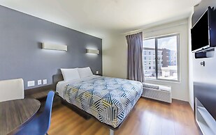 Motel 6 Laredo, TX - Airport