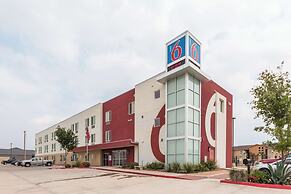 Motel 6 Laredo, TX - Airport