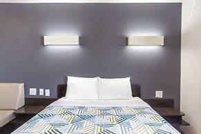 Motel 6 Laredo, TX - Airport
