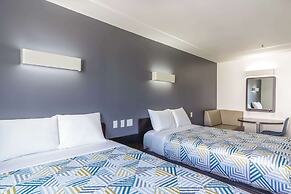 Motel 6 Laredo, TX - Airport