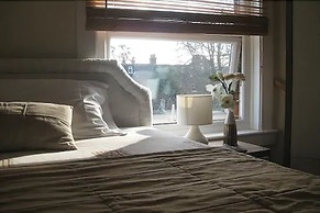 White House View Guest House