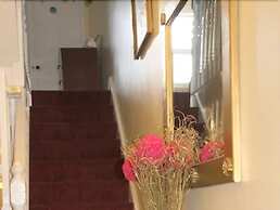 White House View Guest House