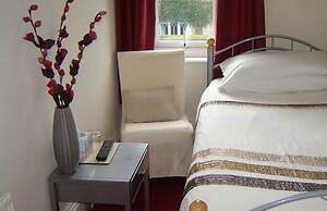 White House View Guest House