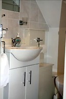 White House View Guest House