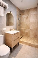 Irin Hotel
