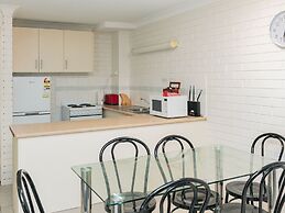 Trickett Gardens Holiday Inn