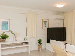 Trickett Gardens Holiday Inn