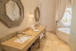 Bastión Luxury Hotel