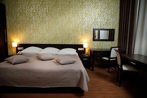Sheddok Hotel