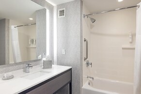 Hampton Inn & Suites Portsmouth Downtown