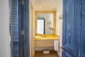 Nausicaa Luxury Villas By Louis Hotels