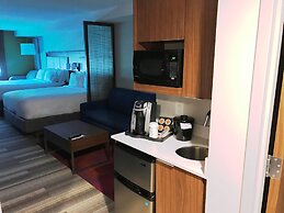 Holiday Inn Express & Suites Miami Airport East by IHG
