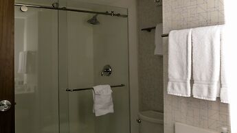 Holiday Inn Express & Suites Miami Airport East by IHG