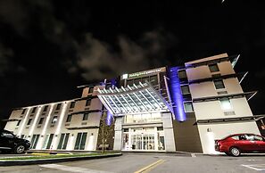 Holiday Inn Express & Suites Miami Airport East by IHG