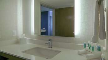 Holiday Inn Express & Suites Miami Airport East by IHG