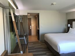 Holiday Inn Express & Suites Miami Airport East by IHG