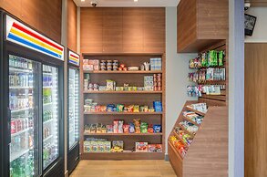 Holiday Inn Express & Suites Miami Airport East by IHG