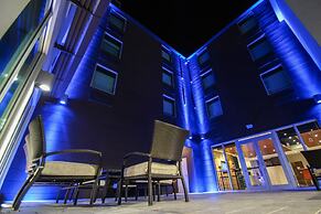 Holiday Inn Express & Suites Miami Airport East by IHG