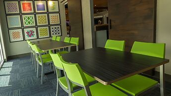 Holiday Inn Express & Suites Miami Airport East by IHG
