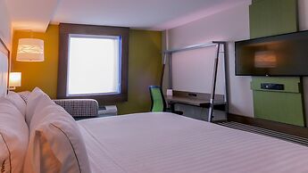 Holiday Inn Express & Suites Miami Airport East by IHG