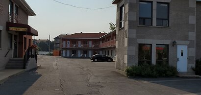 Falcon Motel Brossard