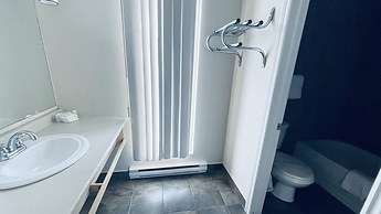 Falcon Motel Brossard