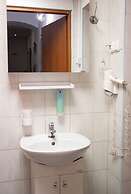 Krakow Apartments & Rooms