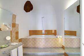 Santorini Secret Suites & Spa