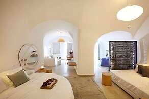Santorini Secret Suites & Spa