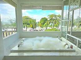 Welcome World Beachfront Resort