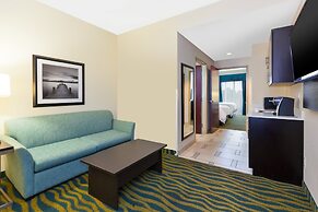 Holiday Inn Express & Suites Southport - Oak Island Area, an IHG Hotel