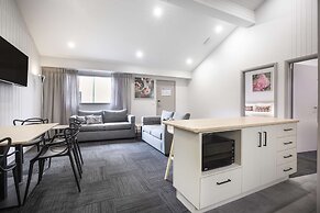 Nightcap at Ferntree Gully Hotel Motel