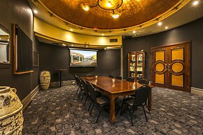 Nightcap at Matthew Flinders Hotel