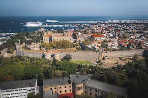 Amphitryon City Hotel