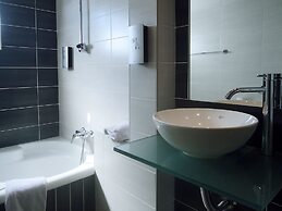 Amphitryon City Hotel