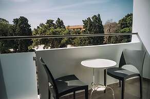 Amphitryon City Hotel