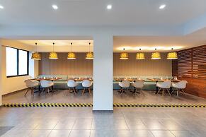 Amphitryon City Hotel
