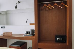 Amphitryon City Hotel