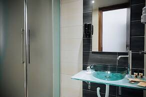 Amphitryon City Hotel